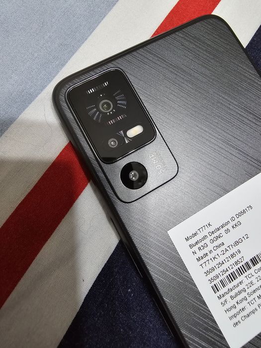 Продавам телефон TCL 40R 5G