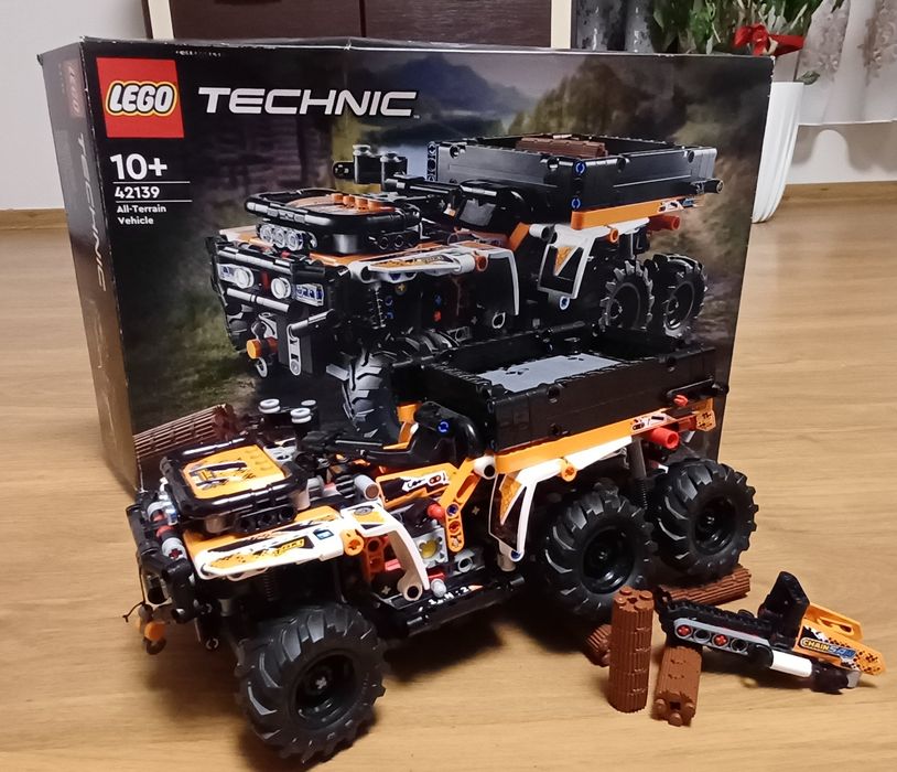 Vand la un loc 3 seturi lego ai 1 pusca airsoft CA NOI URGENT!