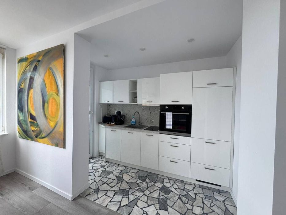 Дава се под наем Едностаен апартамент в Бургас, Център - 54 кв.м за 459 € - Снимка #2