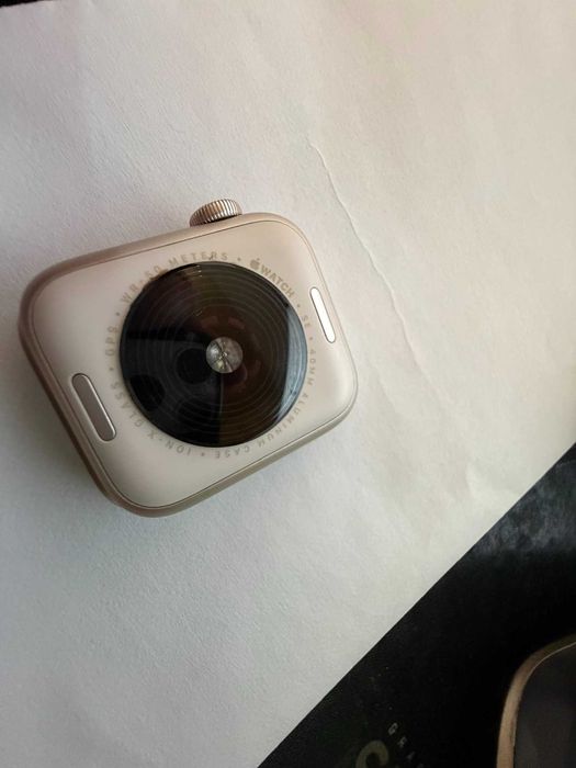 Apple Watch SE (2nd Gen) 40mm Starlight GPS zgariat, bat health 100%