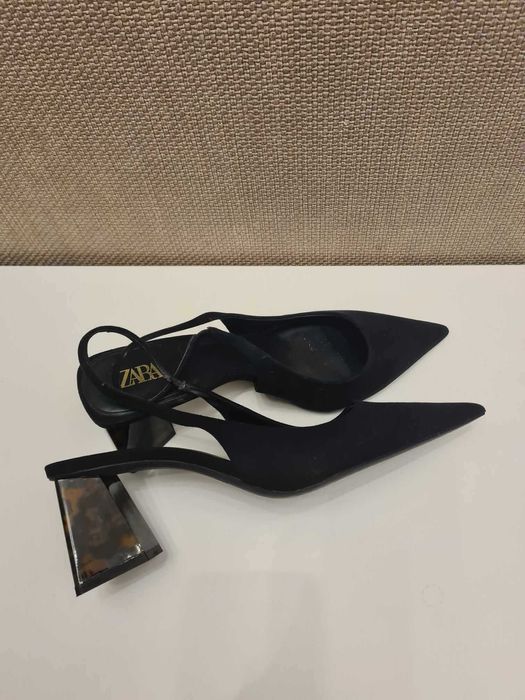 Елегантни обувки Zara.