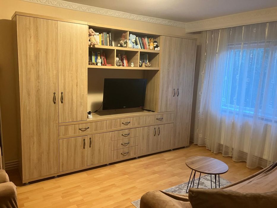 Dau spre închiriere apartament 3 camere
