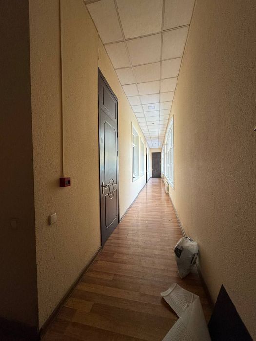 Новза метро недалеко Сдаётся 5-ком.офис 230м2. 8.5 у.е за 1м2