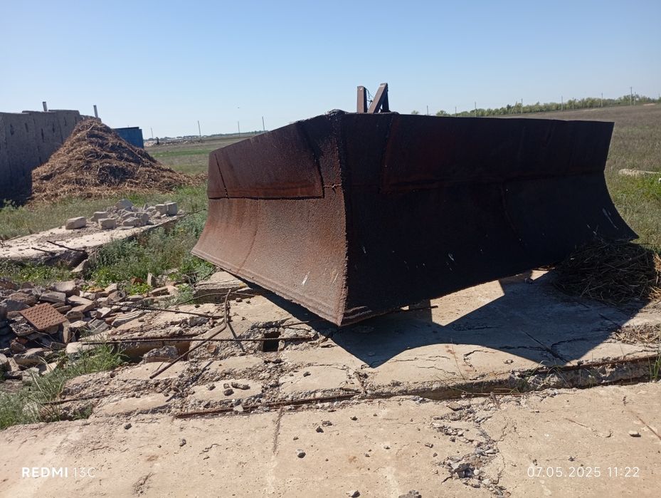 Угольгик отвал для трактора