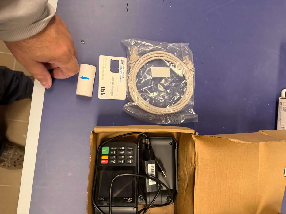 Преносим терминал за плащане с карти PAX D230, черен, със захранващ и мрежов кабел