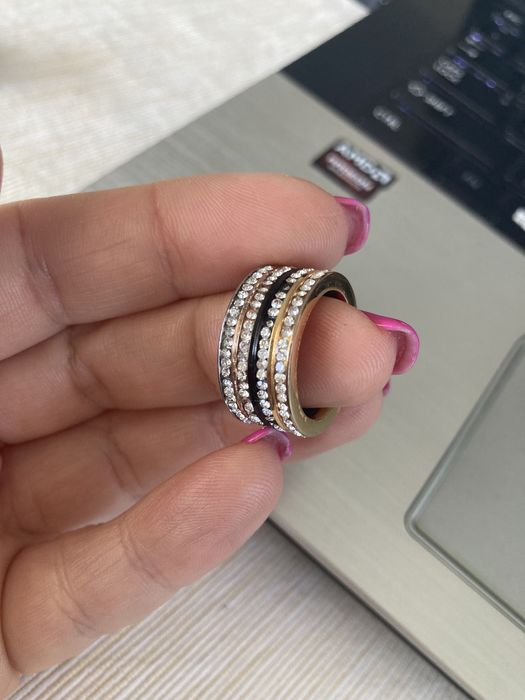 Страхотен стоманен пръстен с цирконии