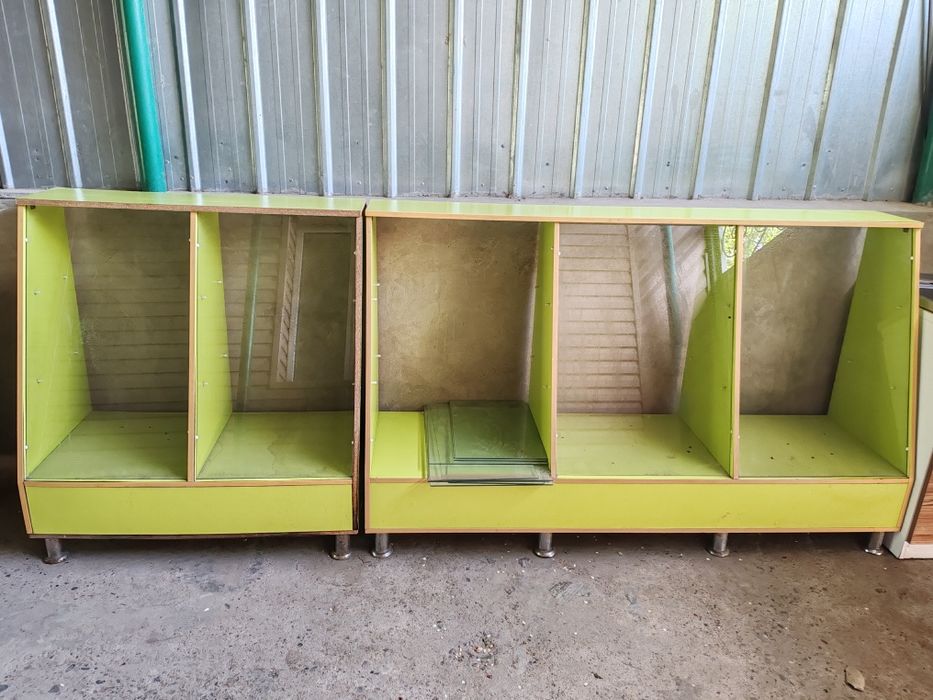 Стеллаж витринный для магазина