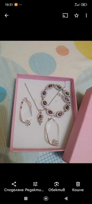 Нов, елегантен, дамски,сребърен комплект в подаръчна кутия.