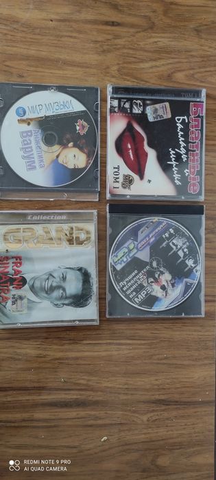 Диски с музыкой и ТД.