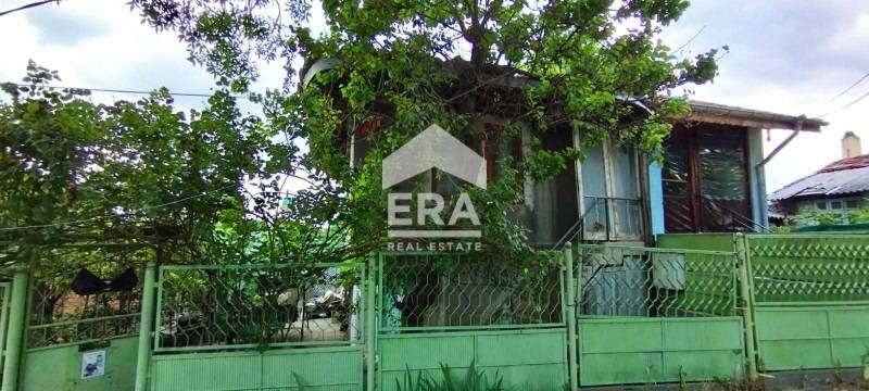 ЕКСКЛУЗИВНО! ЕРА Дръстър предлага за продажба 1/2 къща в непосредствен