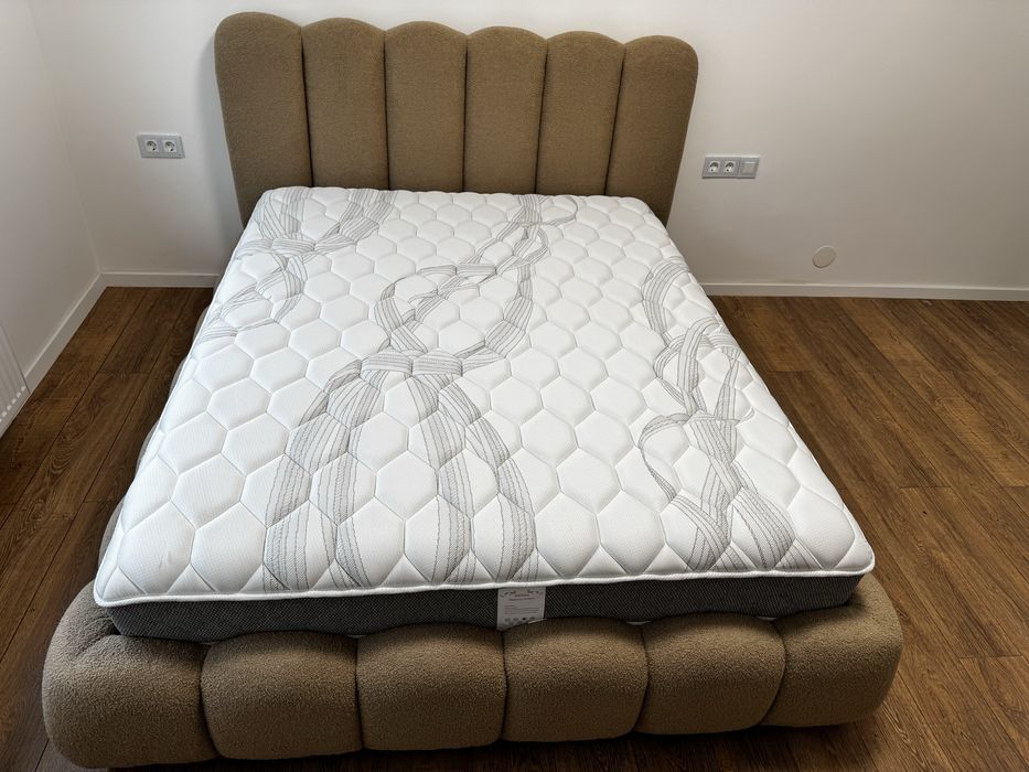 Pat tapitat cu somiera rabatabila