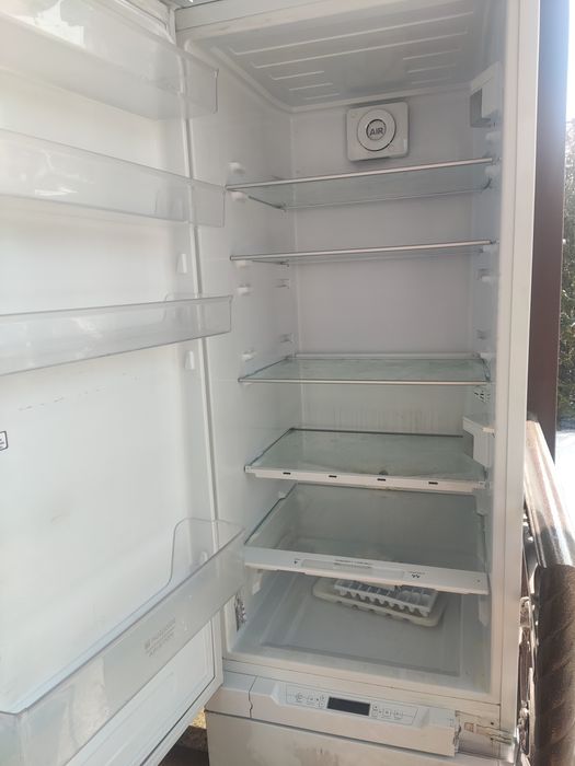 Продам встраиваемый холодильник Ariston