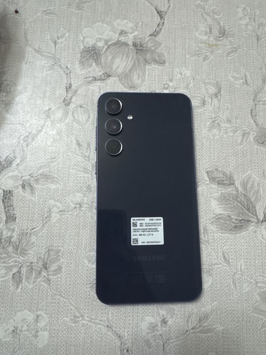 Samsung A55 xolati idiyal karobka dakmenti yo telefonga jovob