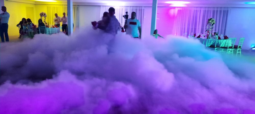 Formatie live,masina fum greu,lumini decor si scena,cabina foto,Dj