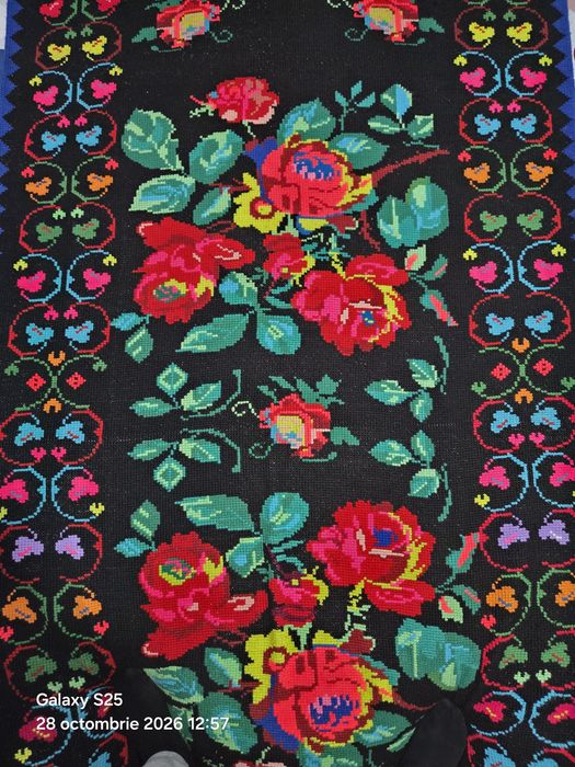 Carpetă cusută manual