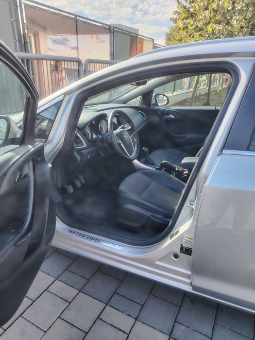 Opel Astra J 1.6 ceti