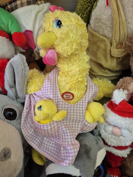 Плюшени играчки, както е показано на снимките