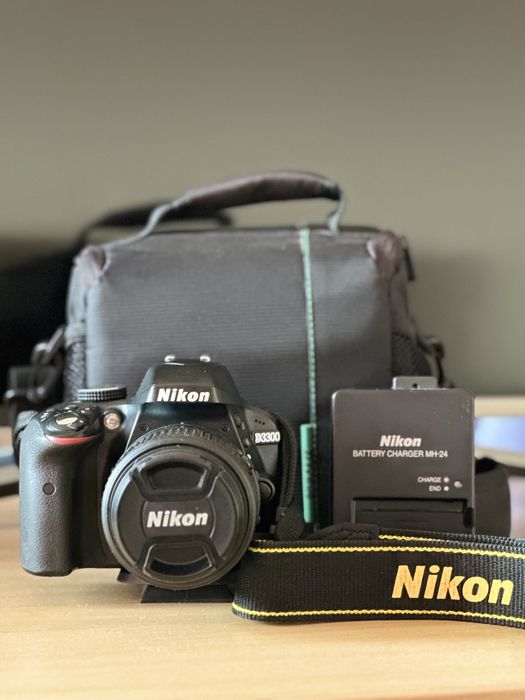 Nikon D3300 с обектив 18-55mm и статив/трипод