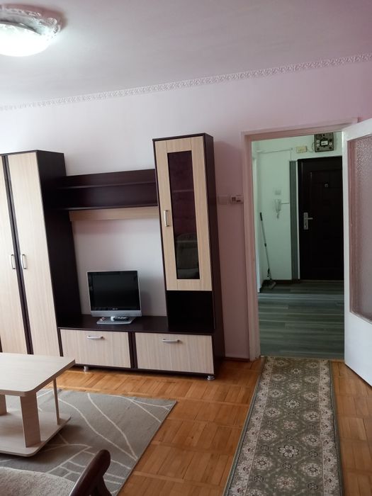 Închiriez apartament 2cam  et1 str.hipodrm(barieră)