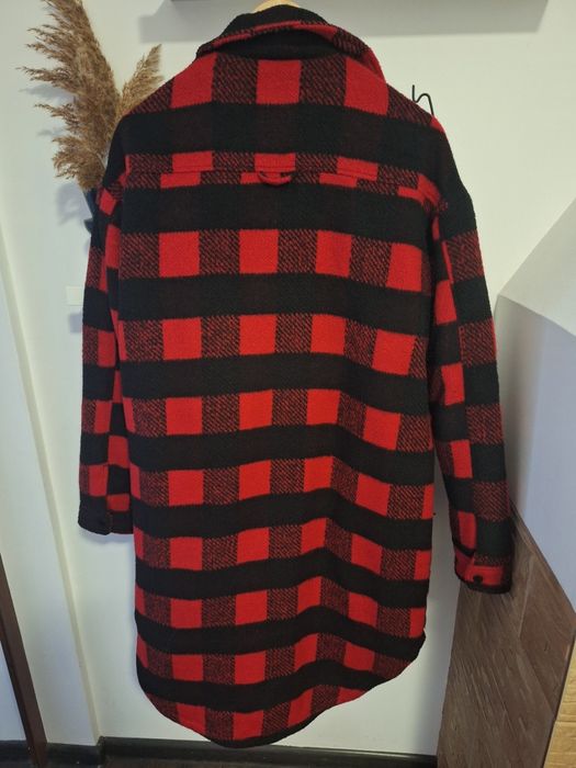 Карирано палто в червено и черно