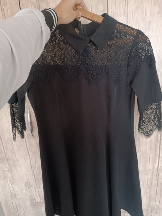 Черное платье с кружевом