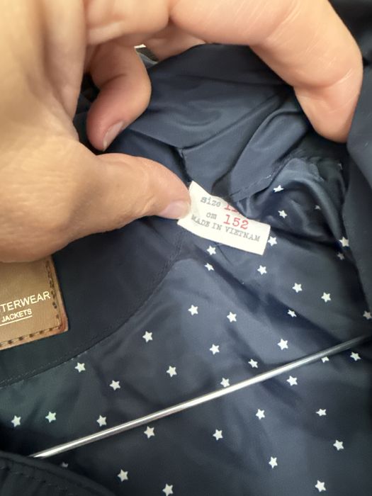 vand geaca zara11-12 ani