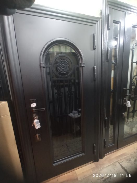 Продается дверь толстостенный с двойным окном