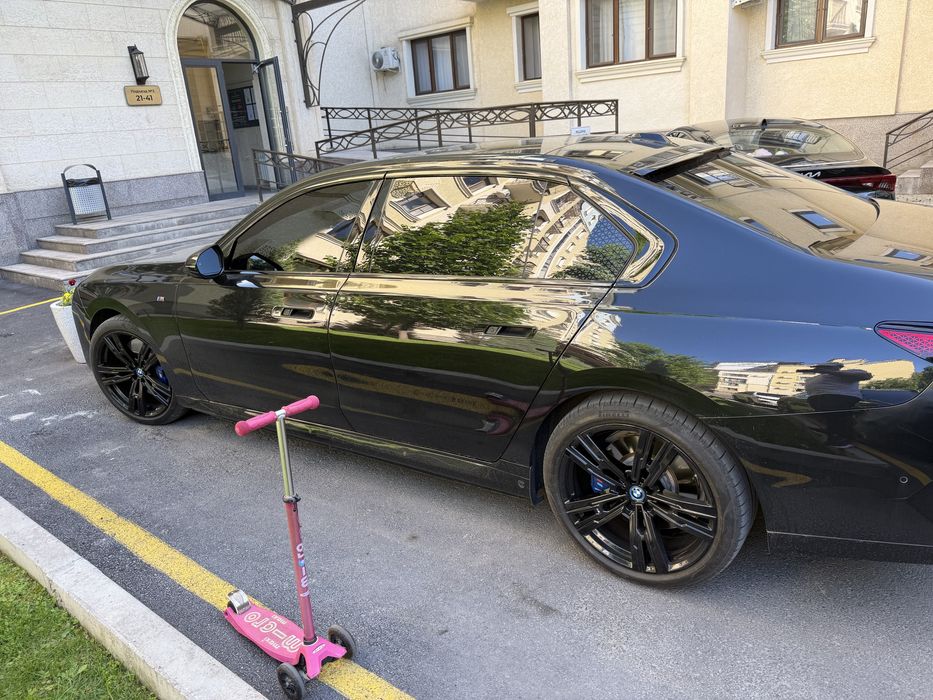 Продаётся BMW i7 Xdrive 60 black edition