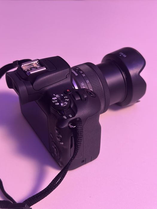 Canon EOS R100 + RF-S 18-45mm