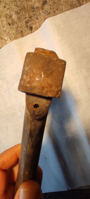 Baltag , topor, sabie veche