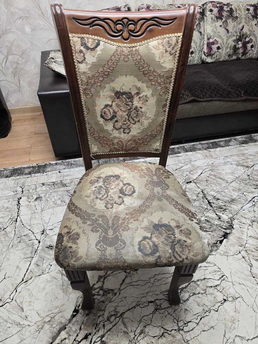 Продаются стулья 6 шт. местного производства.