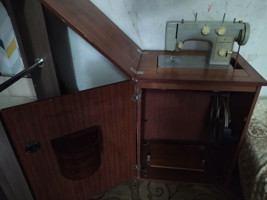 Б/У Швейная машинка