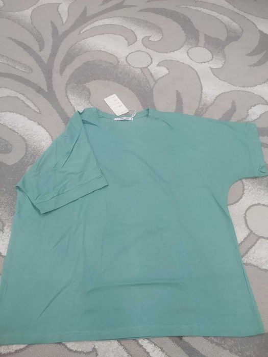 Женская футболка 60 размер. новая.