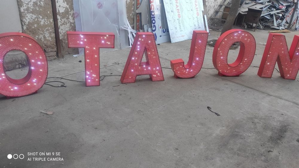 narujnaya reklama bukva banner afisha