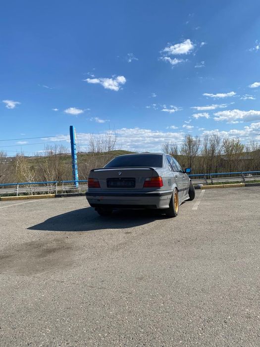 Продам BMW E36     .