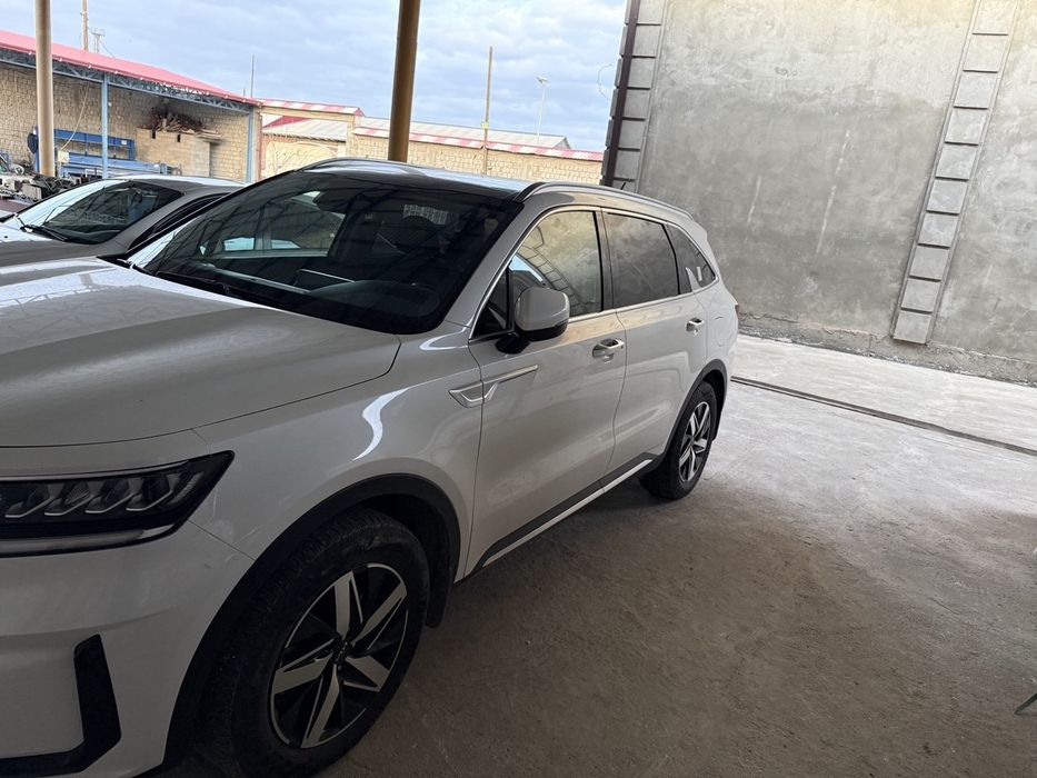 Moshena sotiladi 7 kishilek kia Sorento