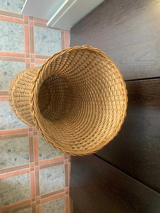 Плетёная ваза напольная