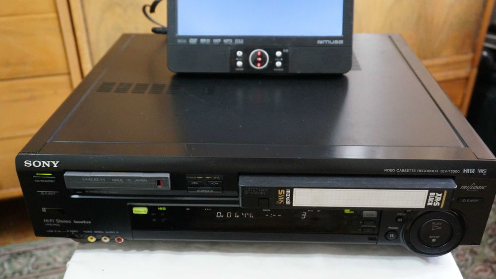Video recorder COMBO VHS Video Hi8 Sony SLV-T2000