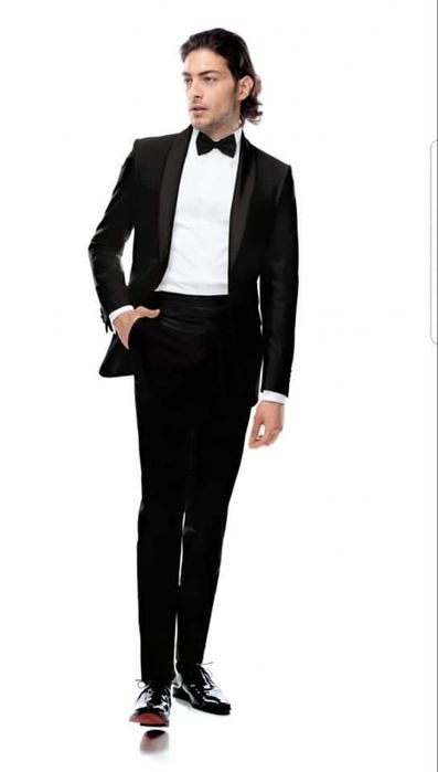 Vind costume bărbați