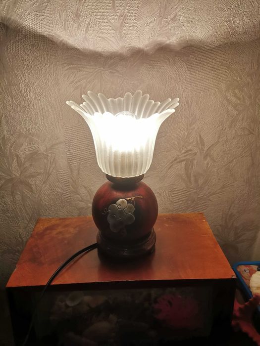veche lampa comunism glob opalina si veioza vintage abajur floare lumina variabila