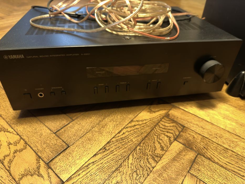 Satie Yamaha + 2 x Boxe Cambridge Audio SX-80