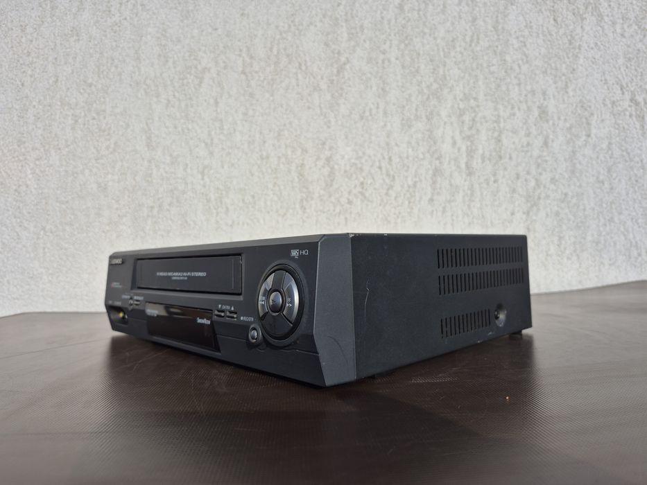 Vând video casette recorder,marca Daewoo,model T844-(T5),fabricat made in Korea 
- commercial skip 
NTSC PLAY BACK On PAL Tv 

- compatibile with 16