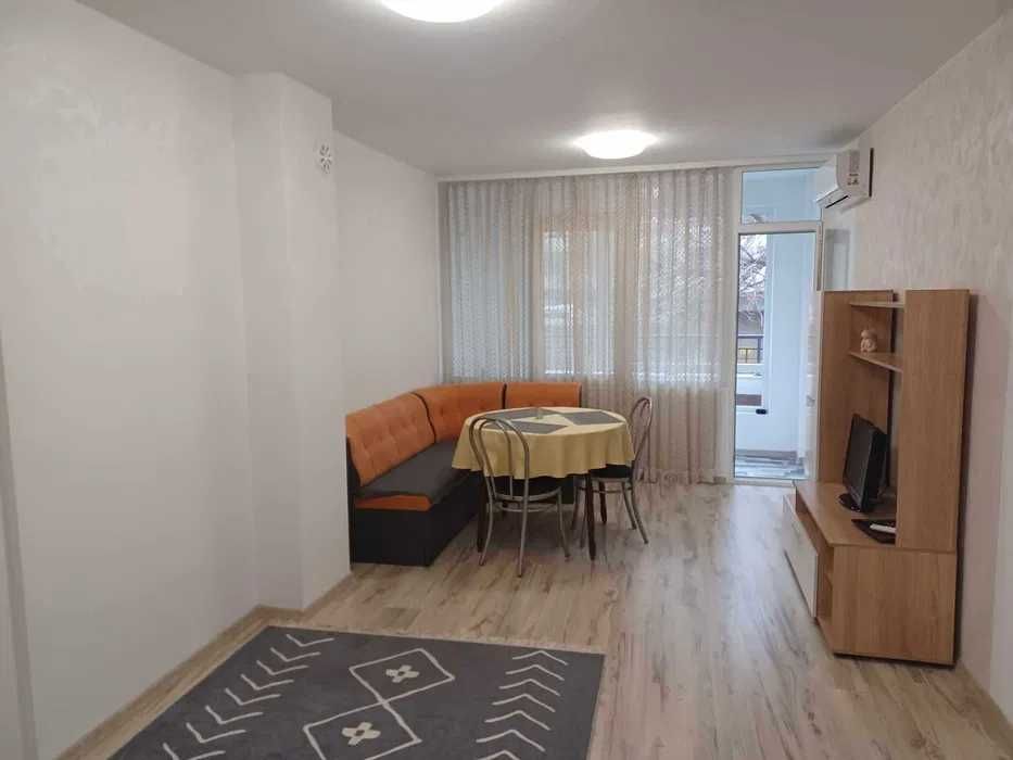 Дава се под наем Двустаен апартамент в Бургас, Славейков - 68 кв.м за 165.75 € - Снимка #2