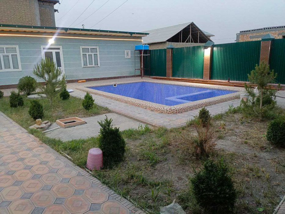 Uy sotiladi ajoyib narxda tayyor uy basseyni xam bor
