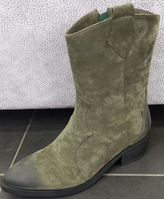 Нови боти Елиза в  маслено зелен цвят.