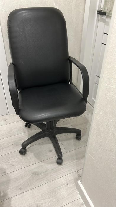 Кресло офисное в отличном состоянии