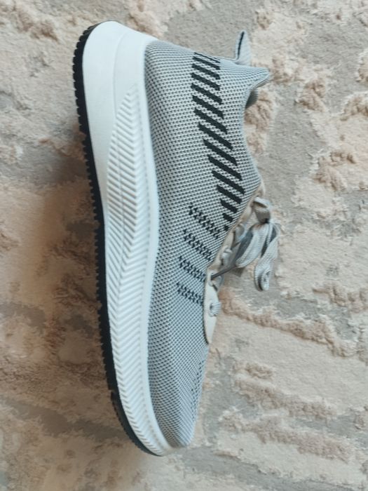 Кроссовки отличного качество