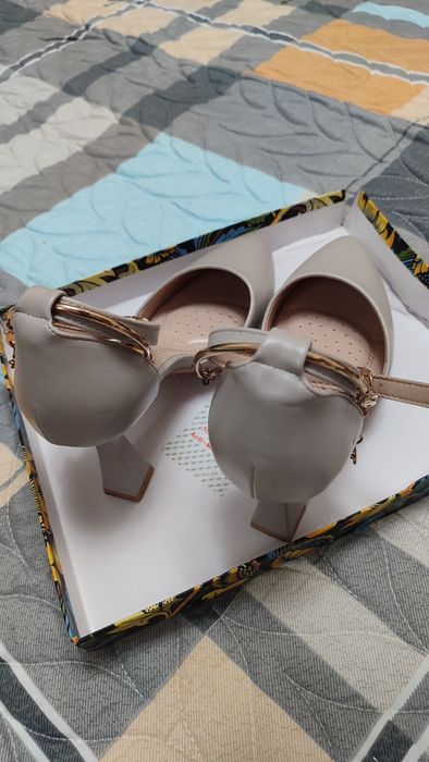 Каблук туфли новые