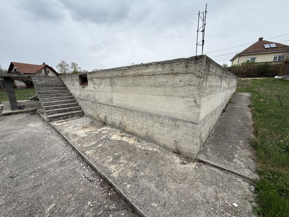 Ofer spre vanzare fundatie pentru Casa + Teren 58 Arii in Viile SM