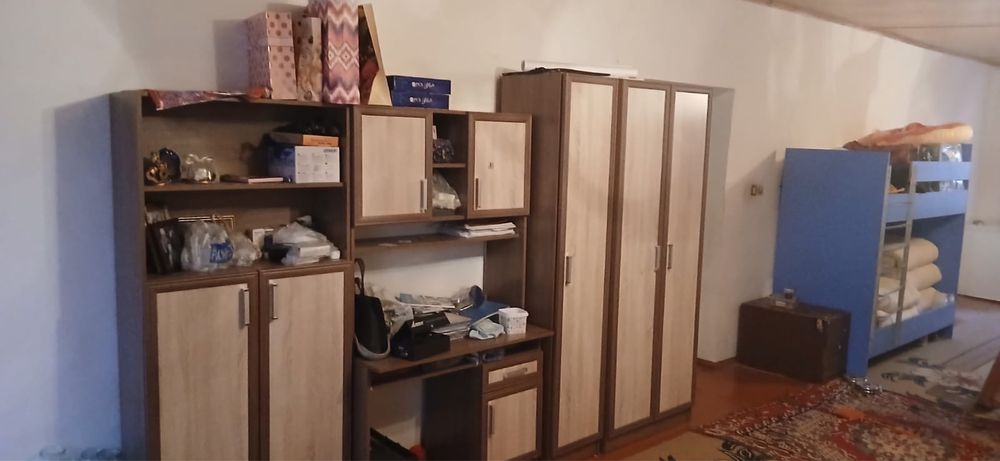 Гарнитуры и кровать